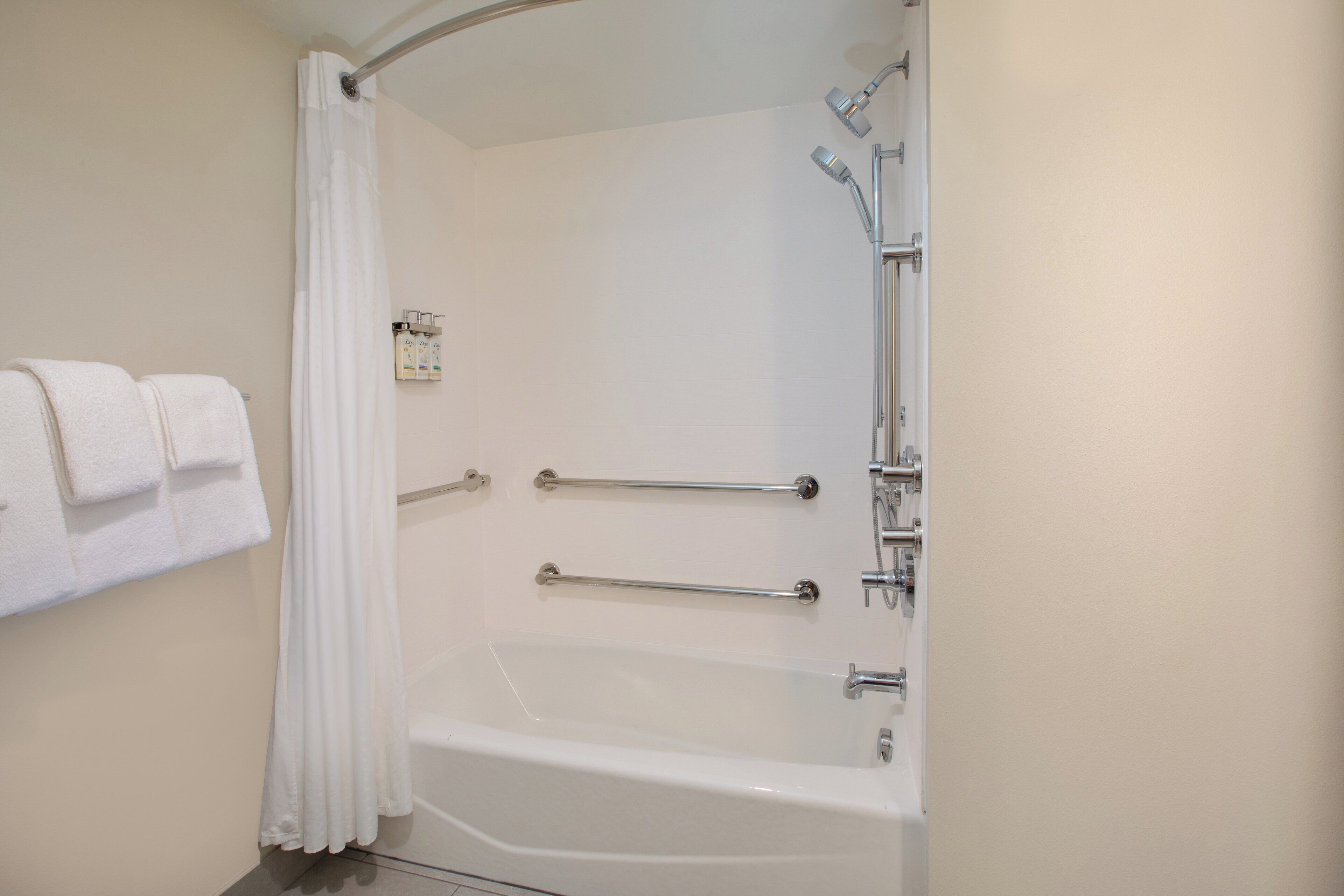 Duschwanne, Komfortbadewanne, kostenlose Toilettenartikel, Haartrockner