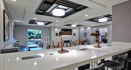 Holiday Inn Express I-26 & Us 29 At Westgate Mall by IHG