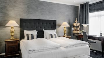 Junior Suite, Jetted Tub | Hypo-allergenic bedding, in-room safe, desk, laptop workspace