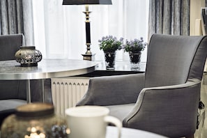 32-Zoll-Flachbildfernseher mit Kabelempfang, Bücher