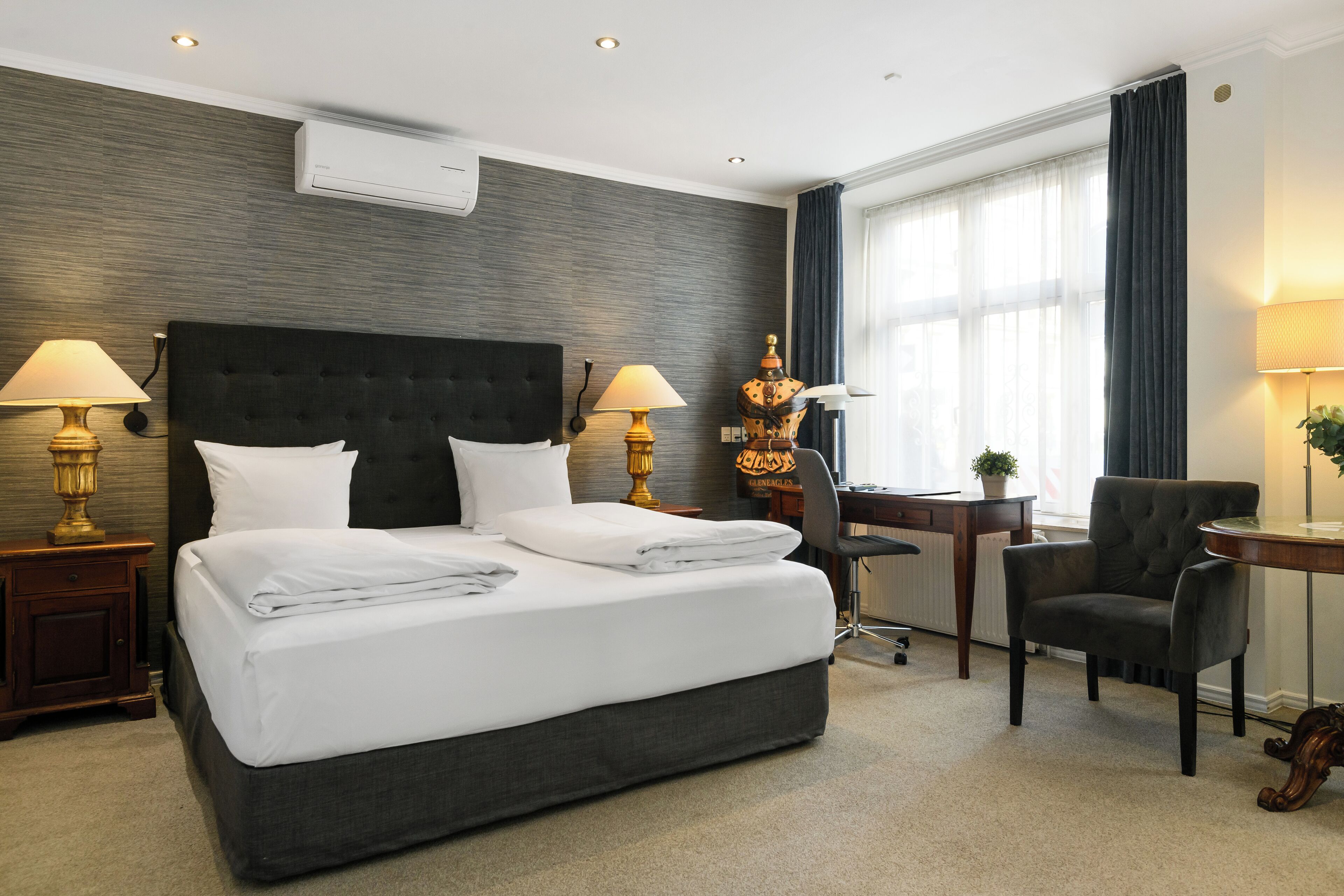 Junior Suite, Jetted Tub