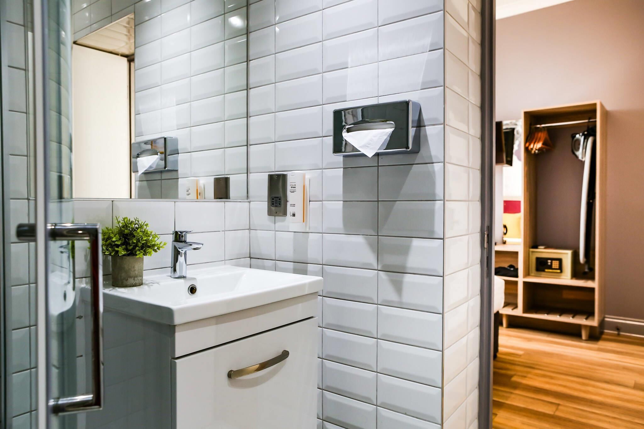 Standard Double Room | In-room safe, desk, iron/ironing board, free cribs/infant beds