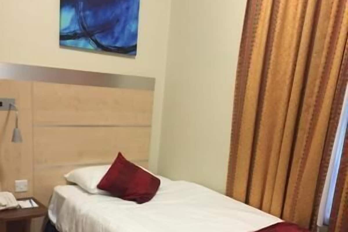Caja de seguridad en la habitación y escritorio