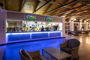 2 bars/lounges, beach bar