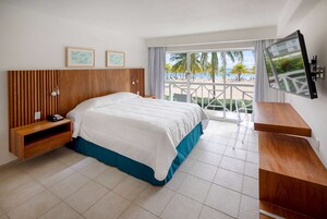 Superior Ocean View, 1 King, Non-Smoking | Premium bedding, minibar, in-room safe, individually decorated