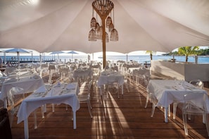 9 restaurants; breakfast, lunch, and dinner served - Viva Dominicus Palace by Wyndham, A Trademark All Inclusive (San Rafael del Yuma)