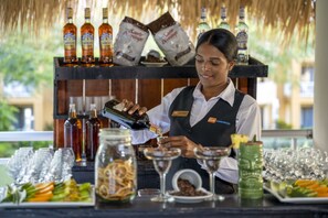 Snack bar - Viva Dominicus Palace by Wyndham, A Trademark All Inclusive (San Rafael del Yuma)