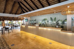 9 restaurants, breakfast, lunch, dinner served; international cuisine - Viva Dominicus Palace by Wyndham, A Trademark All Inclusive (San Rafael del Yuma)