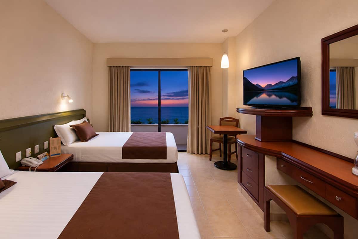 Standard Room | Premium bedding, blackout drapes, iron/ironing board, cribs/infant beds