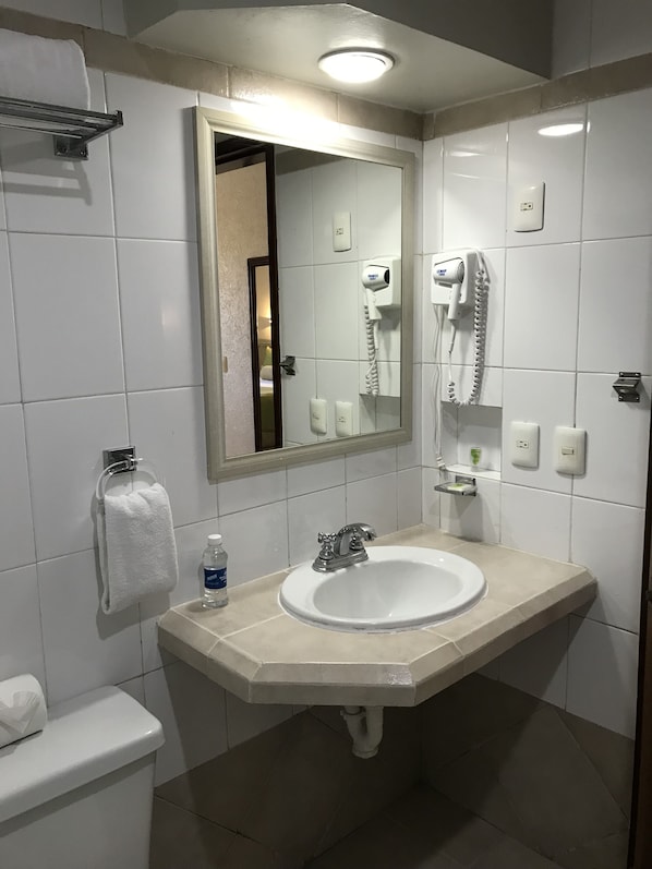 Bathroom sink - Olas Altas Inn Hotel & Spa (Mazatlán)