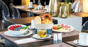 Daily continental breakfast (EUR 22 per person)
