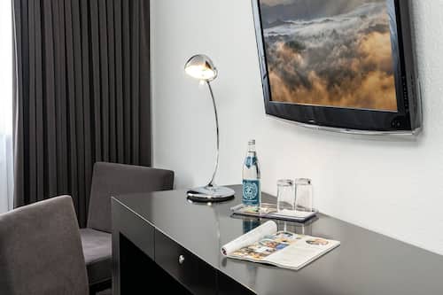 Standard-Zimmer | Allergikerbettwaren, Schreibtisch, laptopgeeigneter Arbeitsplatz