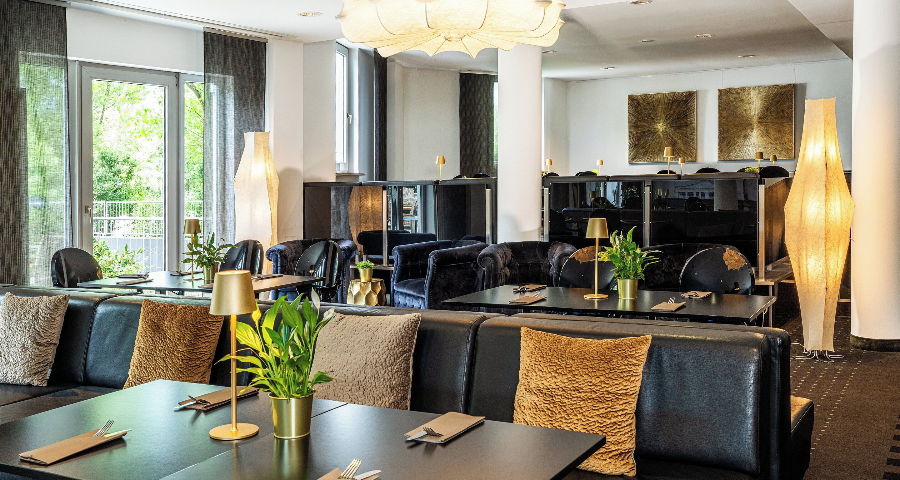 Breakfast, lunch, dinner served; international cuisine, garden views 