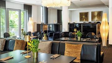 Breakfast, lunch, dinner served; international cuisine, garden views