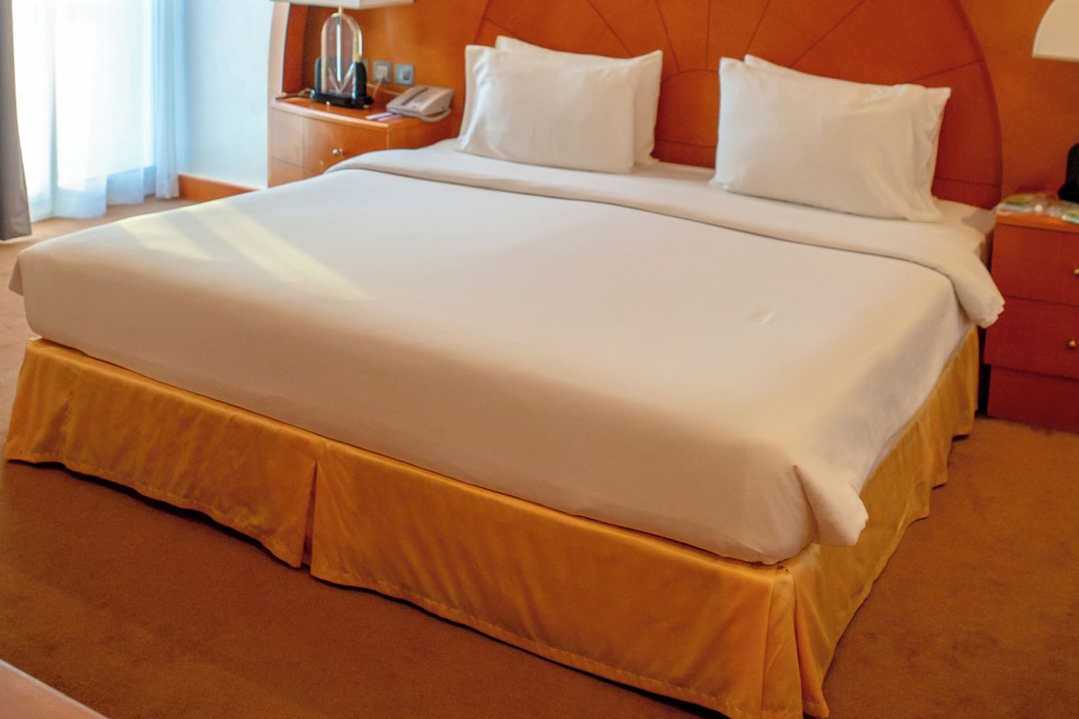 Executive Suite | 1 bedroom, hypo-allergenic bedding, minibar, in-room safe