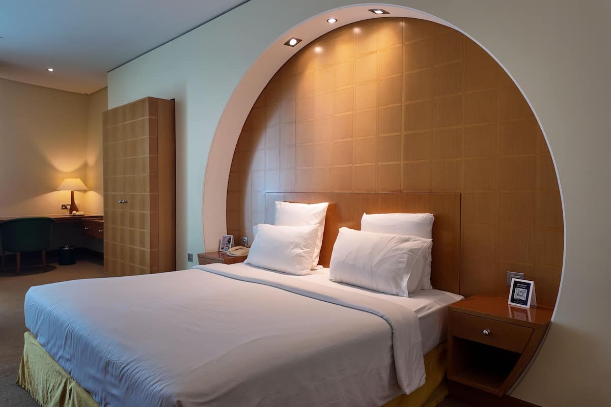 1 bedroom, hypo-allergenic bedding, minibar, in-room safe