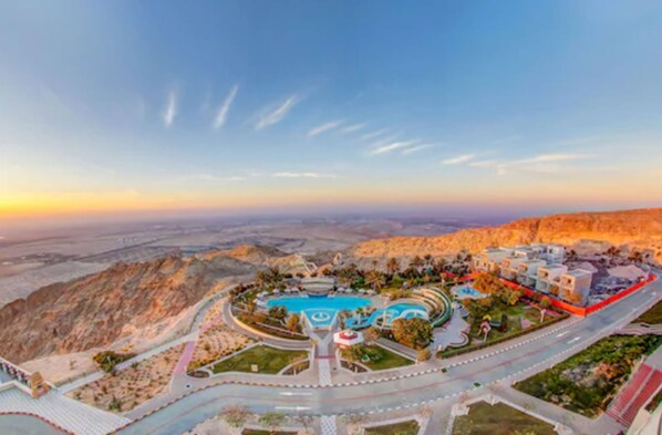2 outdoor pools