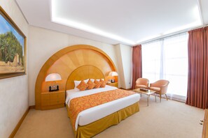 Allergitestet sengetøy, minibar, safe på rommet og skrivebord