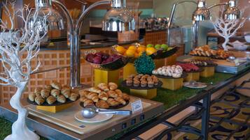 Daily buffet breakfast (AED 50 per person)
