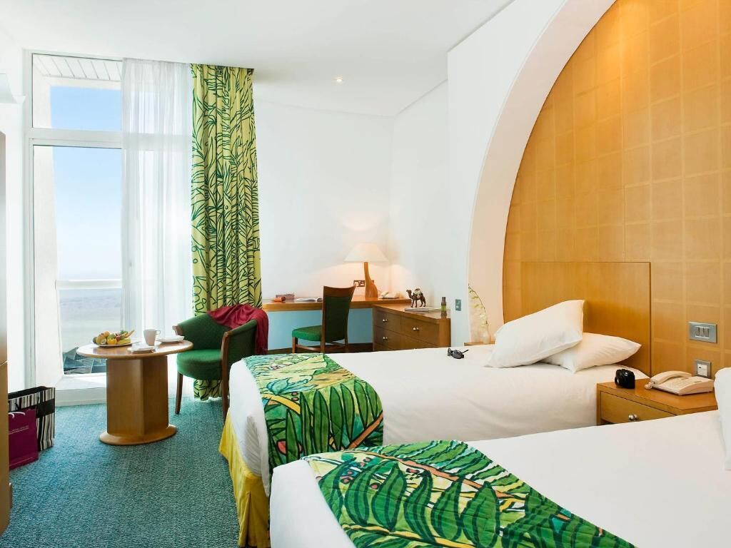 Hypo-allergenic bedding, minibar, in-room safe, desk