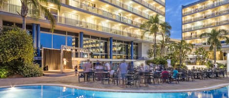 Minibar, bureau, accĂšs au Wi-Fi (inclus), literie fournie