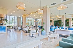 3 bars/lounges, poolside bar - Sol Costa Daurada (Salou)