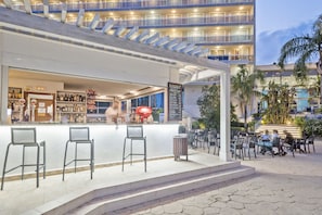 3 bars/lounges, poolside bar