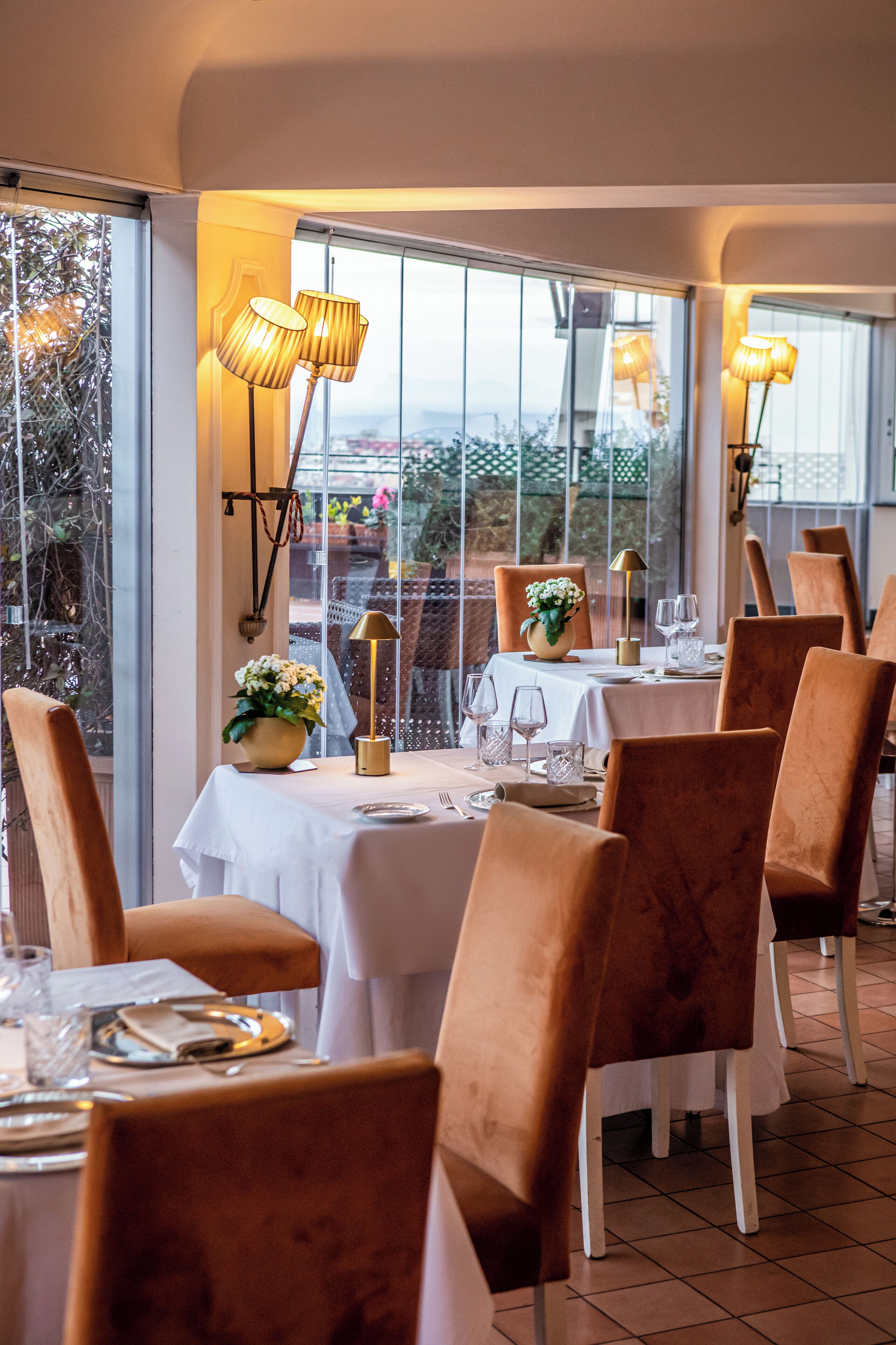 2 restaurants, breakfast, lunch, dinner served; italian cuisine