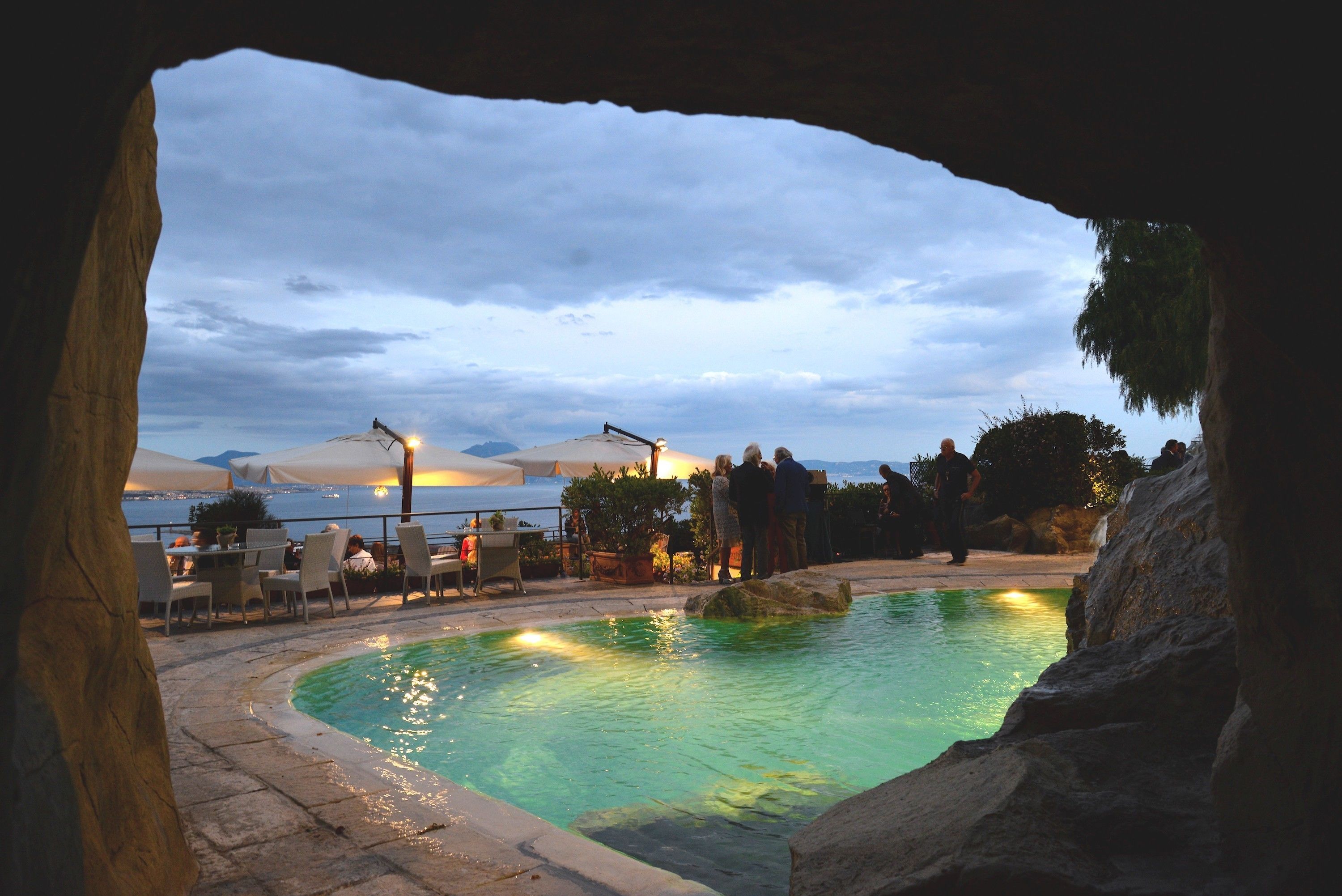 Piscina stagionale all'aperto, lettini