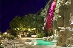 Seasonal outdoor pool, open 9:00 AM to 5:00 PM, pool loungers