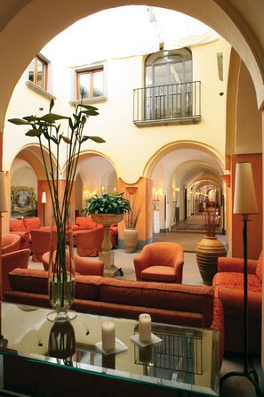 Lobby lounge