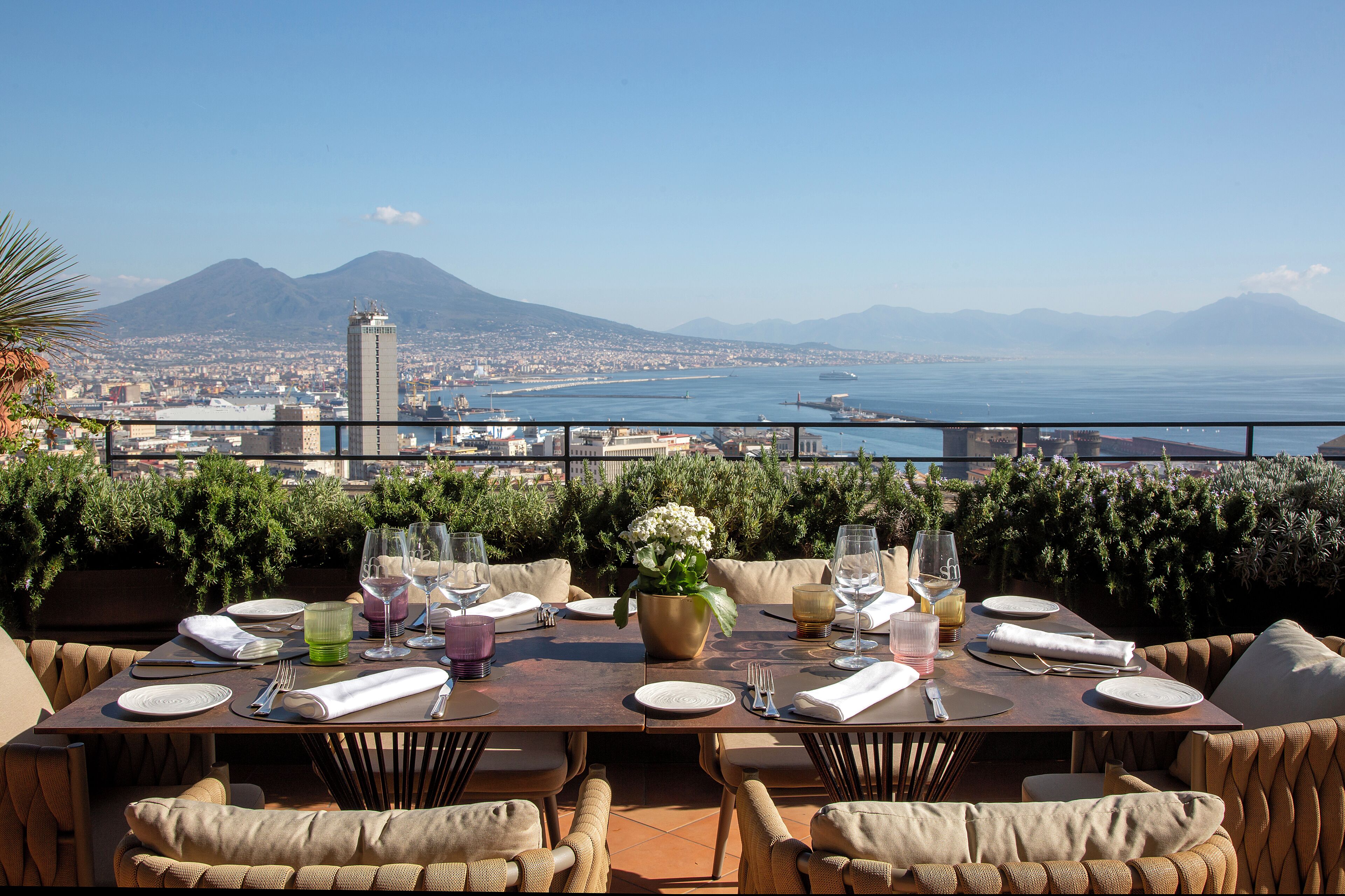 2 restaurants, breakfast, lunch, dinner served; Italian cuisine 