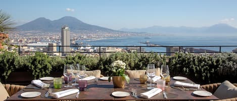 2 間餐廳;供應早餐、午餐、晚餐;意大利菜