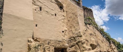 Seasonal outdoor pool, open 9:00 AM to 5:00 PM, pool loungers