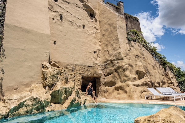 Seasonal outdoor pool, open 9:00 AM to 5:00 PM, sun loungers