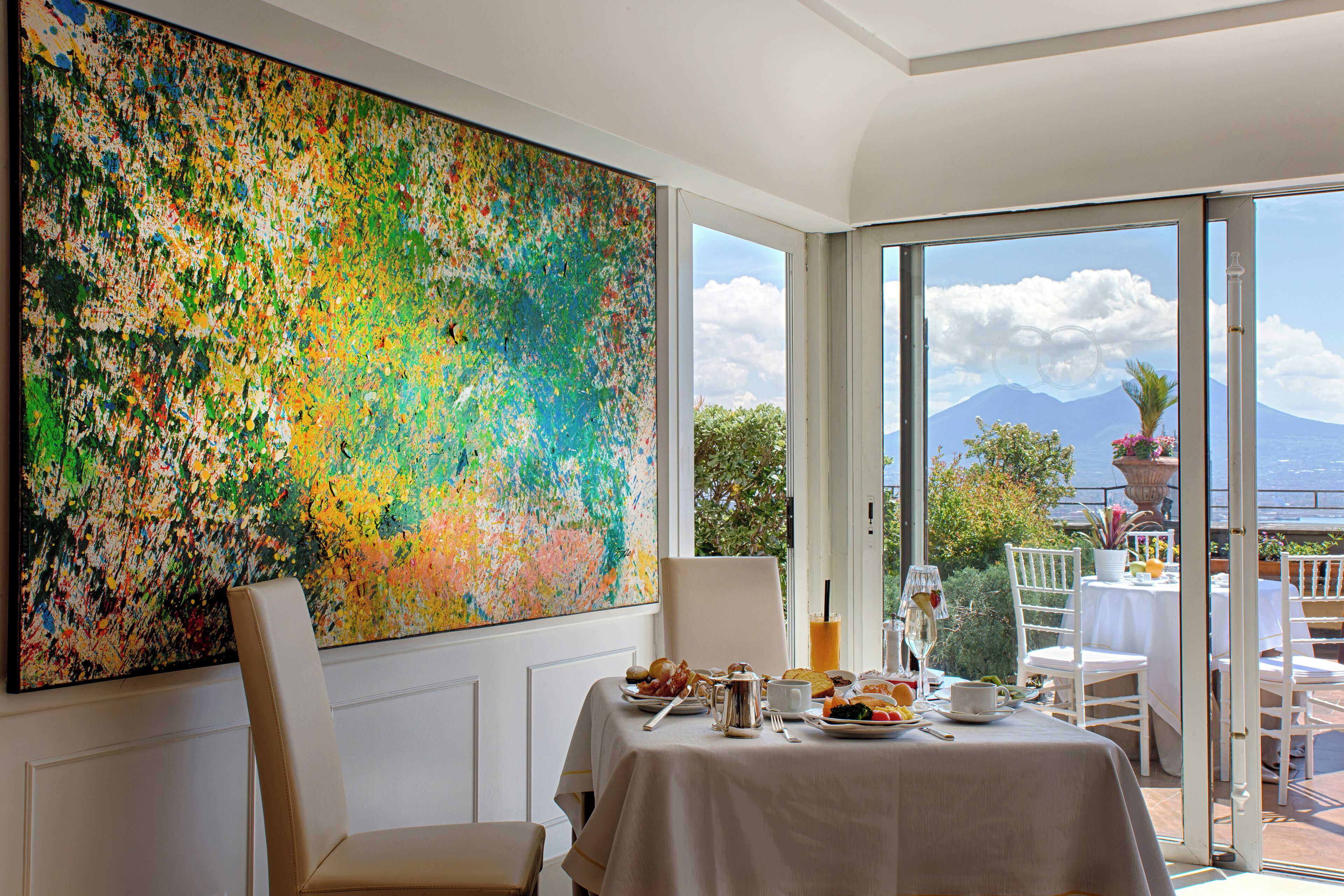 free daily cooked-to-order breakfast