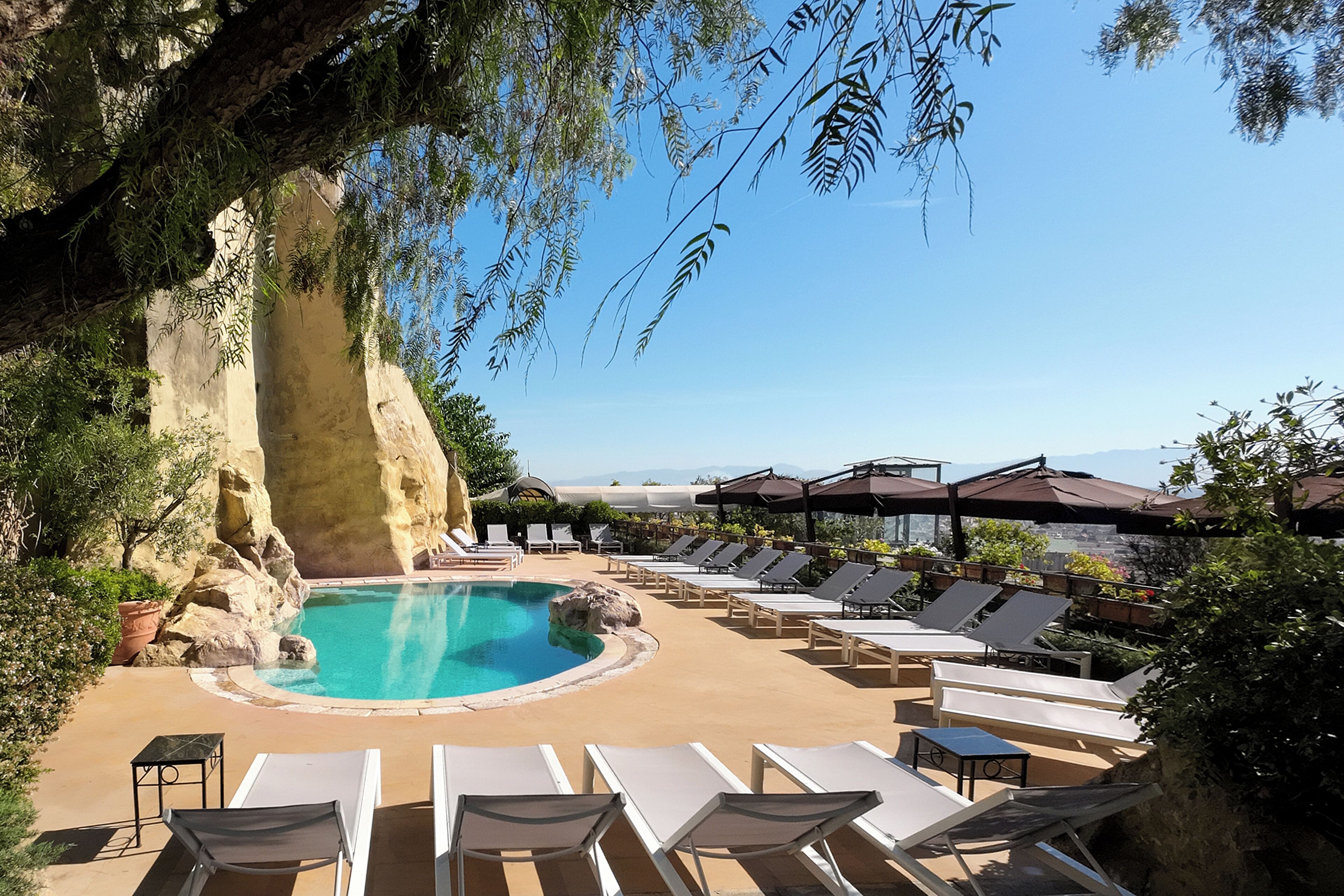 seasonal outdoor pool, open 9:00 am to 5:00 pm, pool loungers