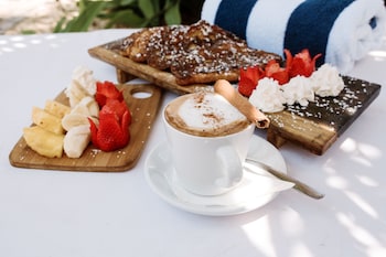 Daily full breakfast for a fee at Casa Islena Inn