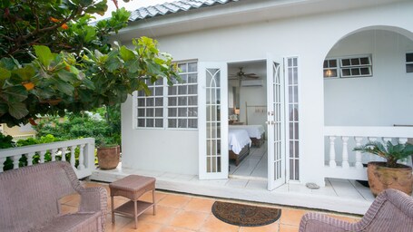 Lazy Parrot Inn - Image 44