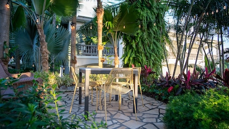 Lazy Parrot Inn - Image 30