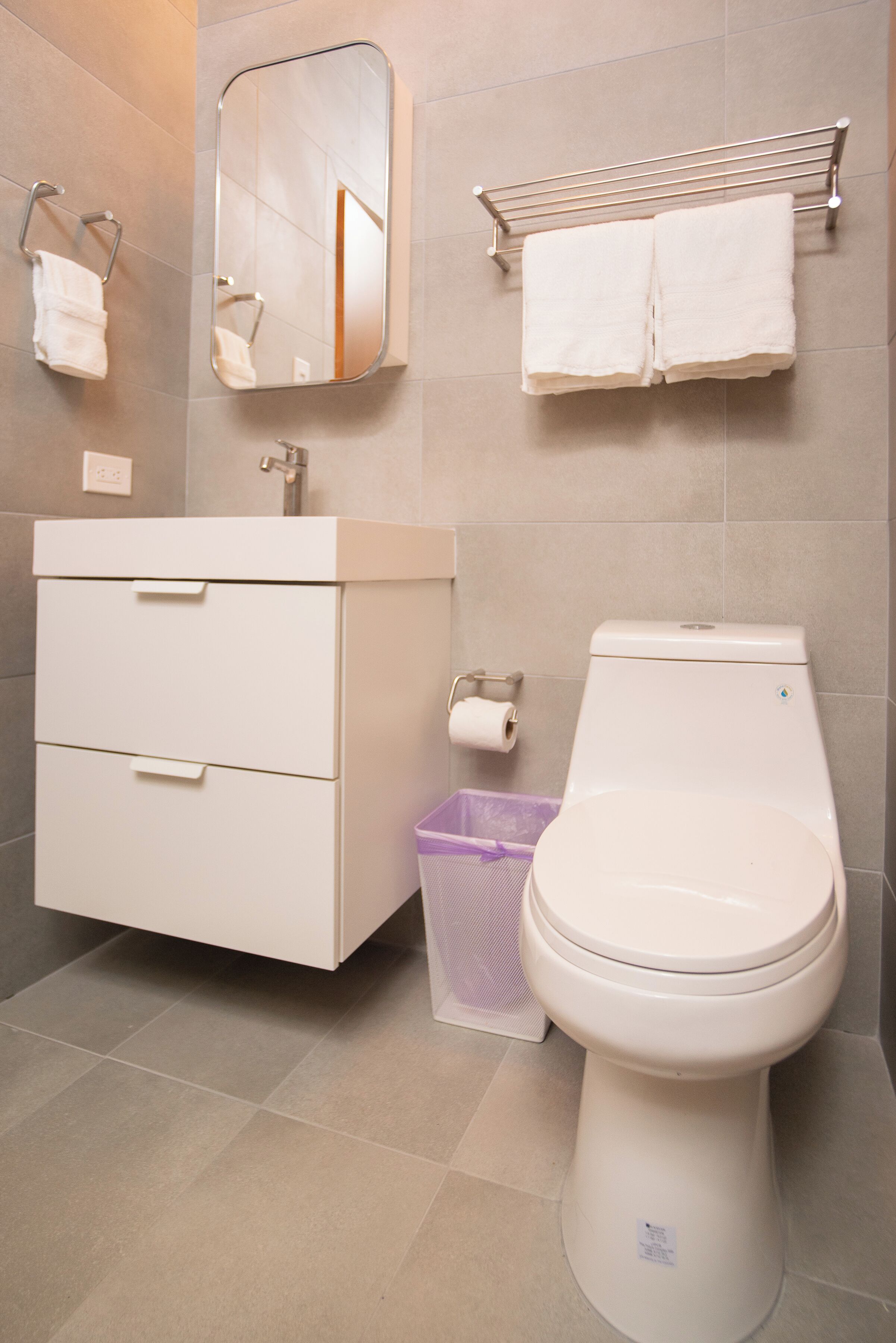 standard one bed | bathroom | shower, free toiletries, hair dryer, towels