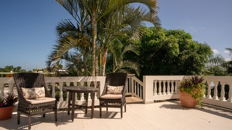 Lazy Parrot Inn - Image 32