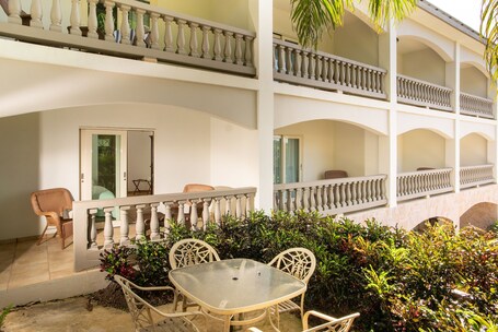 Lazy Parrot Inn - Image 37