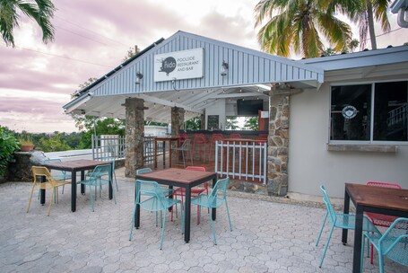Lazy Parrot Inn - Image 4