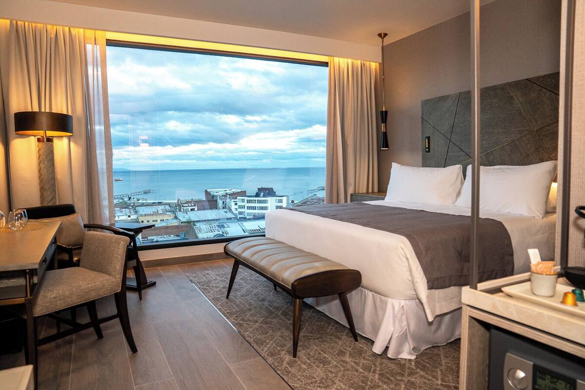 superior double room, 1 king bed | premium bedding, in-room safe, free wifi