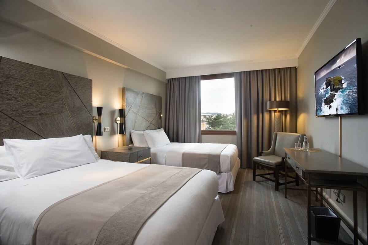 Premium bedding, in-room safe, WiFi (free)