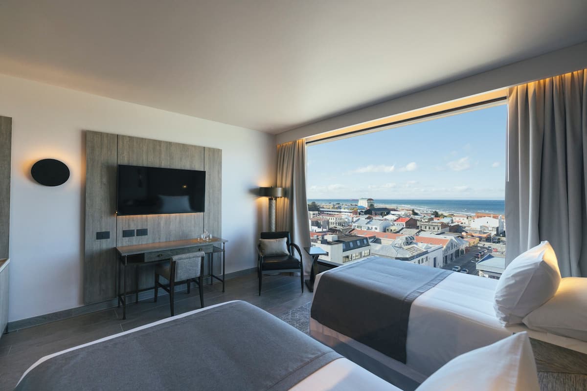Deluxe Twin Room | Premium bedding, in-room safe, WiFi (free)