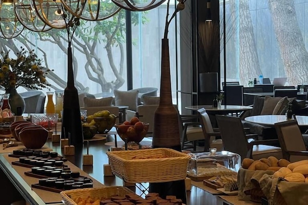 Free daily buffet breakfast