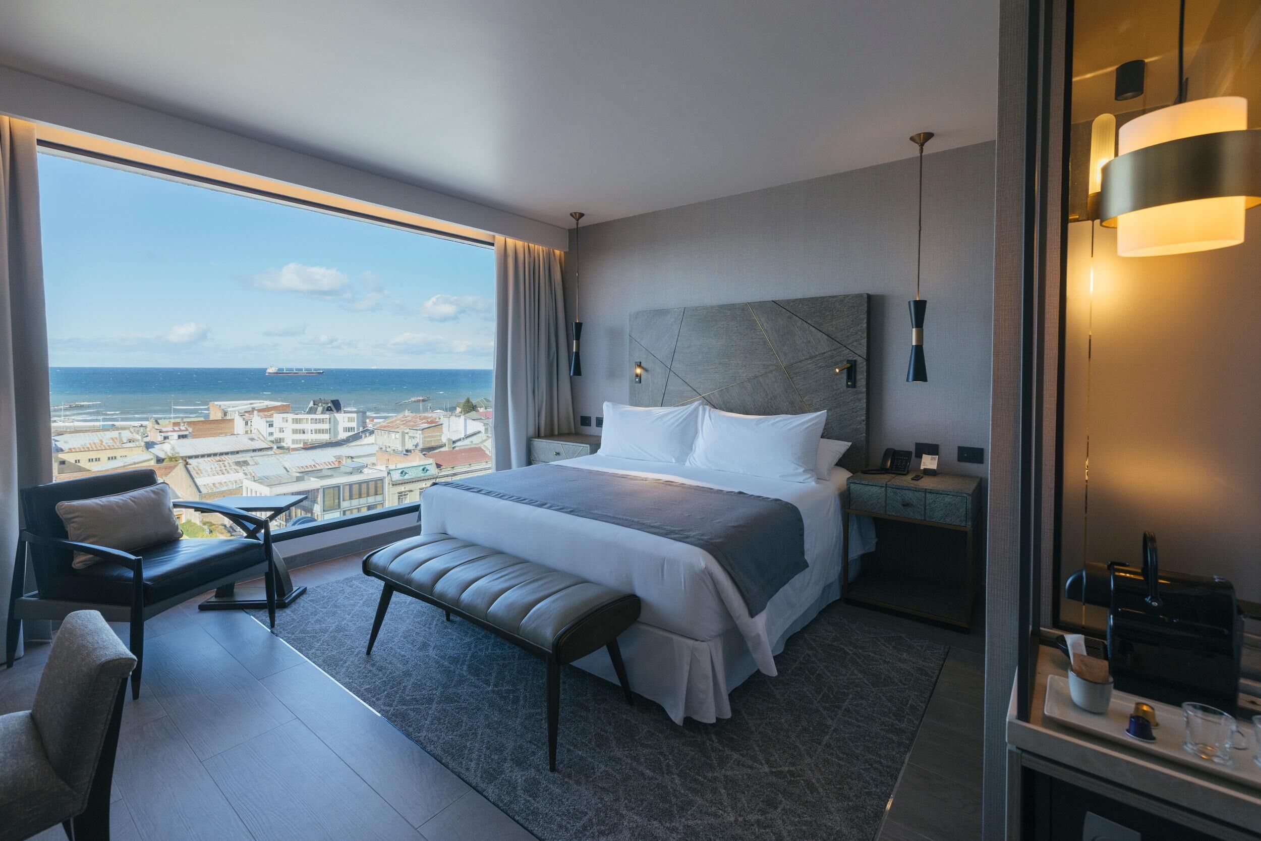 Premium bedding, in-room safe, free WiFi