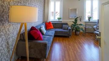 Dreibettzimmer | Wohnzimmer | Flachbildfernseher